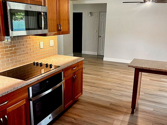 4th image of 2218 Sunnyside Ln