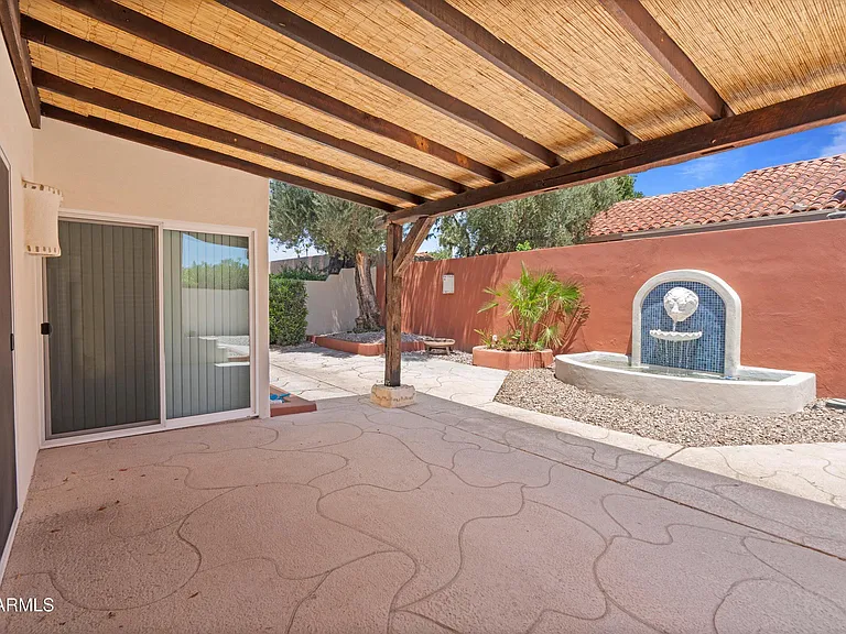 7308 E Berridge Ln — Photo 6