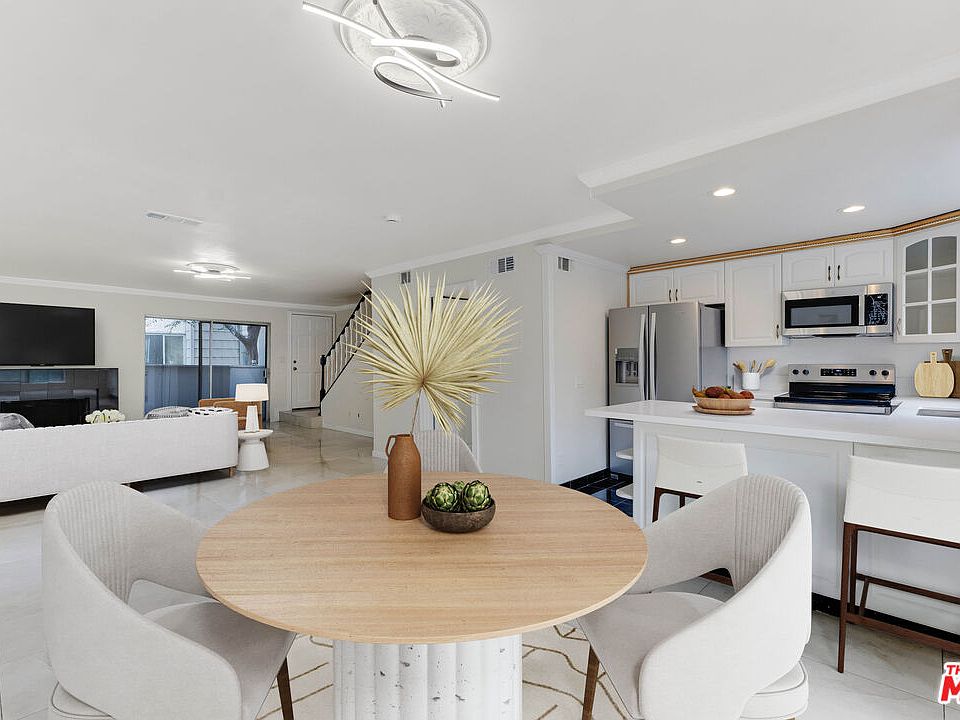 1st image of 18316 Hatteras St APT 21