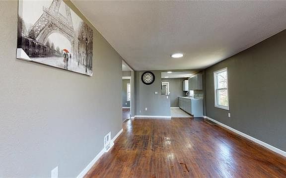 5th image of 2720 Rowland Ave