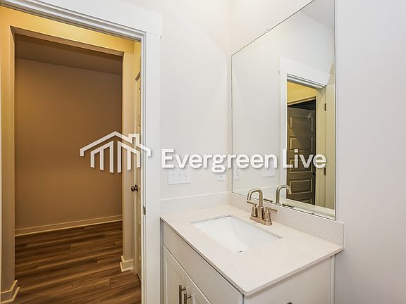 5th image of 862 Bur Oak Ct