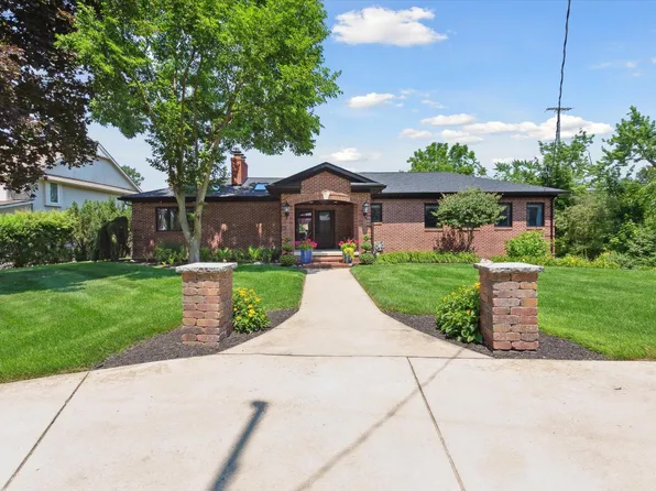 10420 Boucher Rd, Grosse Ile, MI 48138