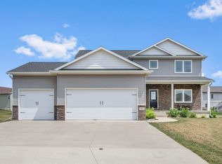 5006 Nordic Ridge Dr, Cedar Falls, IA 50613