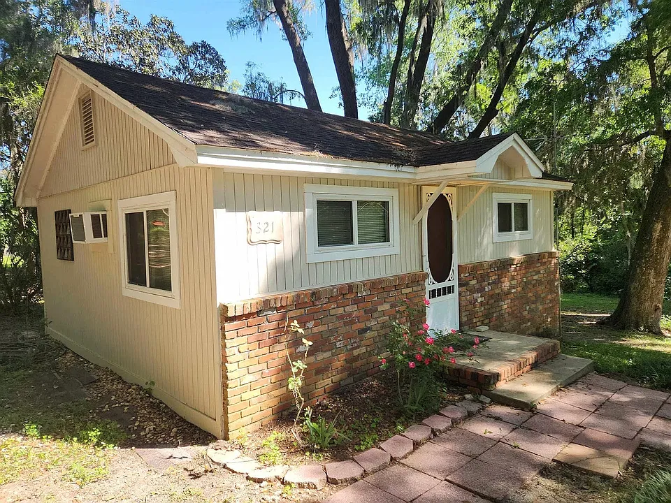 321 Rockinghorse Ln