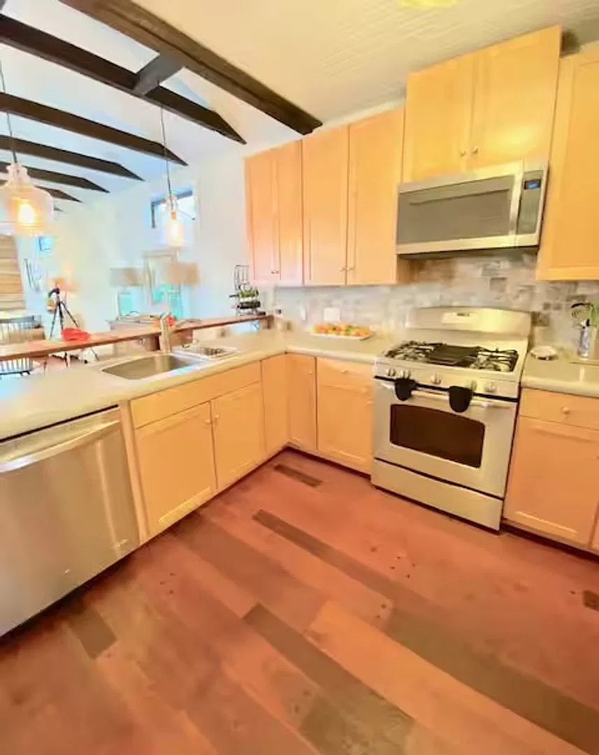2 Bedroom, 2 Bathroom Home in Westside Subdivision - Downtown Charleston — Photo 3