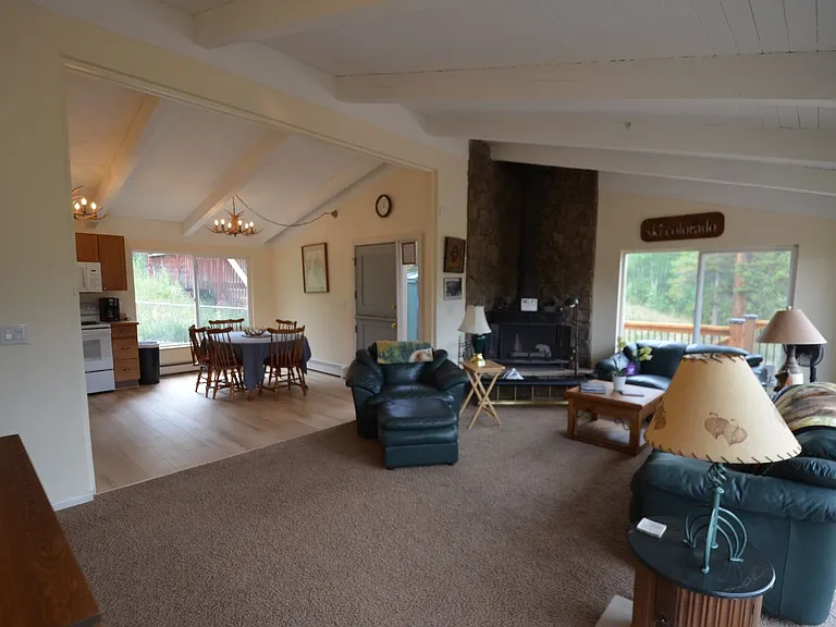 1148 American Way — Photo 2