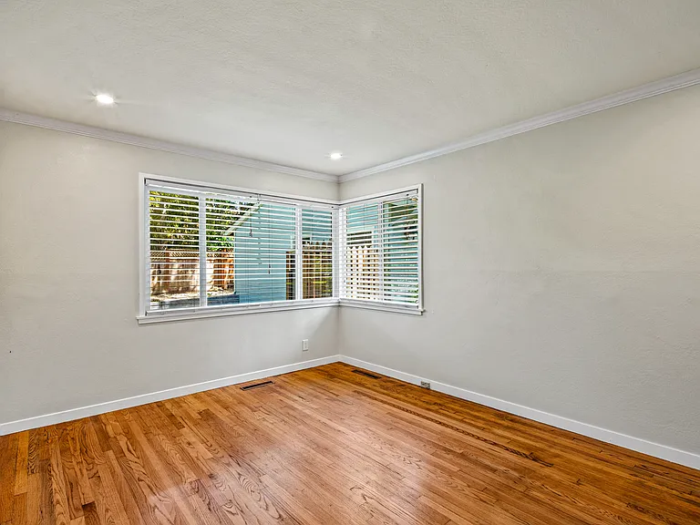 1087 Lariat Ln — Photo 19