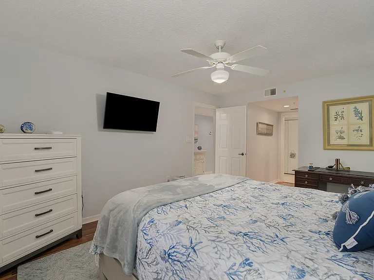 609 Shorewood Dr #203 — Photo 20