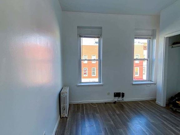 3rd image of 266 Nassau Ave APT 3L