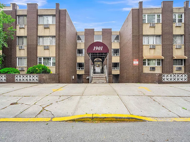 1901 Kennedy Blvd #202 — Photo 11