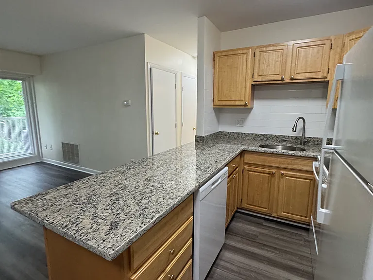 18 Westgate Dr — Photo 2