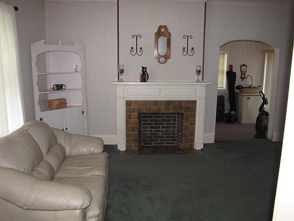 4th image of 124 N Clinton St
