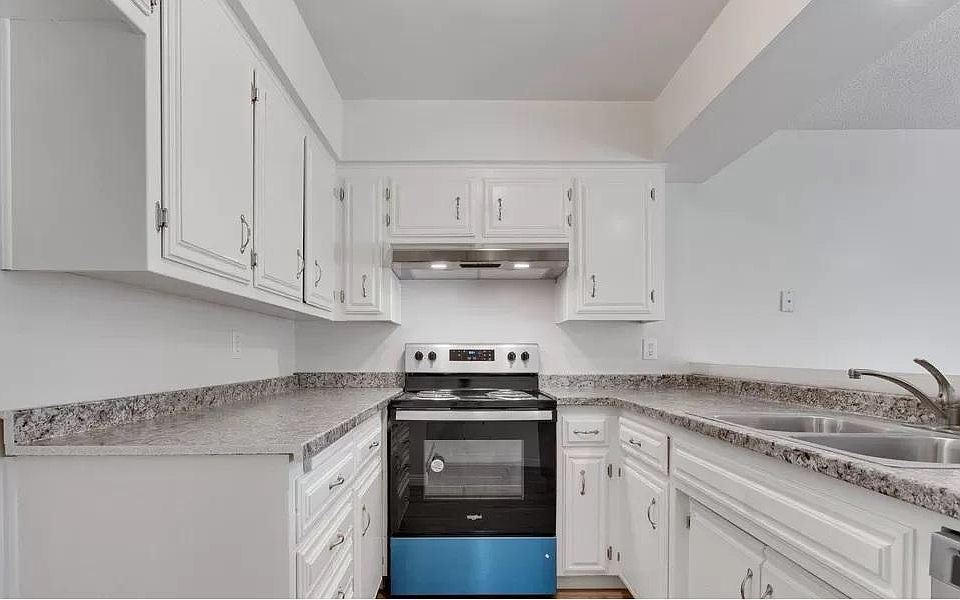 2nd image of 2471 Pinon Springs Cir