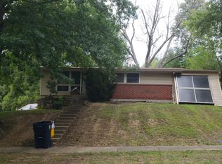1102 NE 52nd Pl, Kansas City, MO 64118