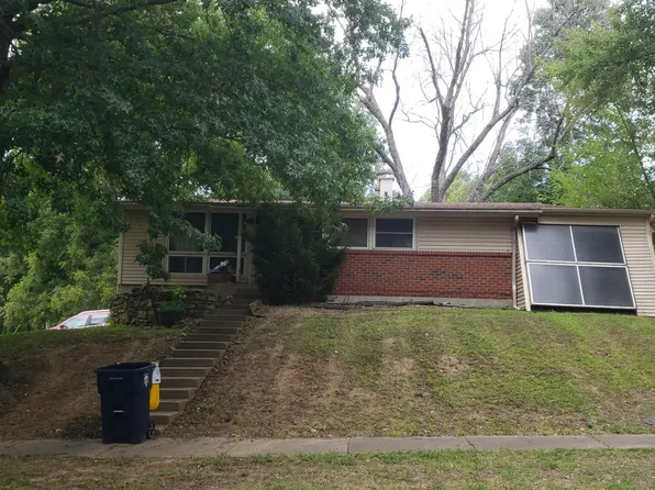 1102 NE 52nd Pl, Kansas City, MO 64118