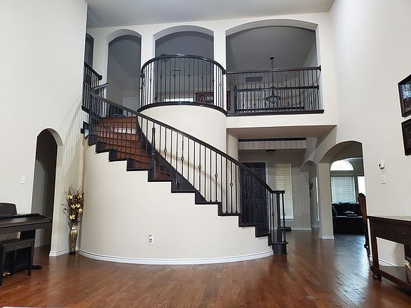 2nd image of 505 Windward Dr