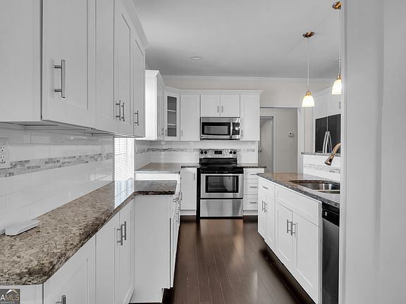 5th image of 385 Arthur St SW