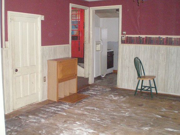 3rd image of 819 W Lincoln St