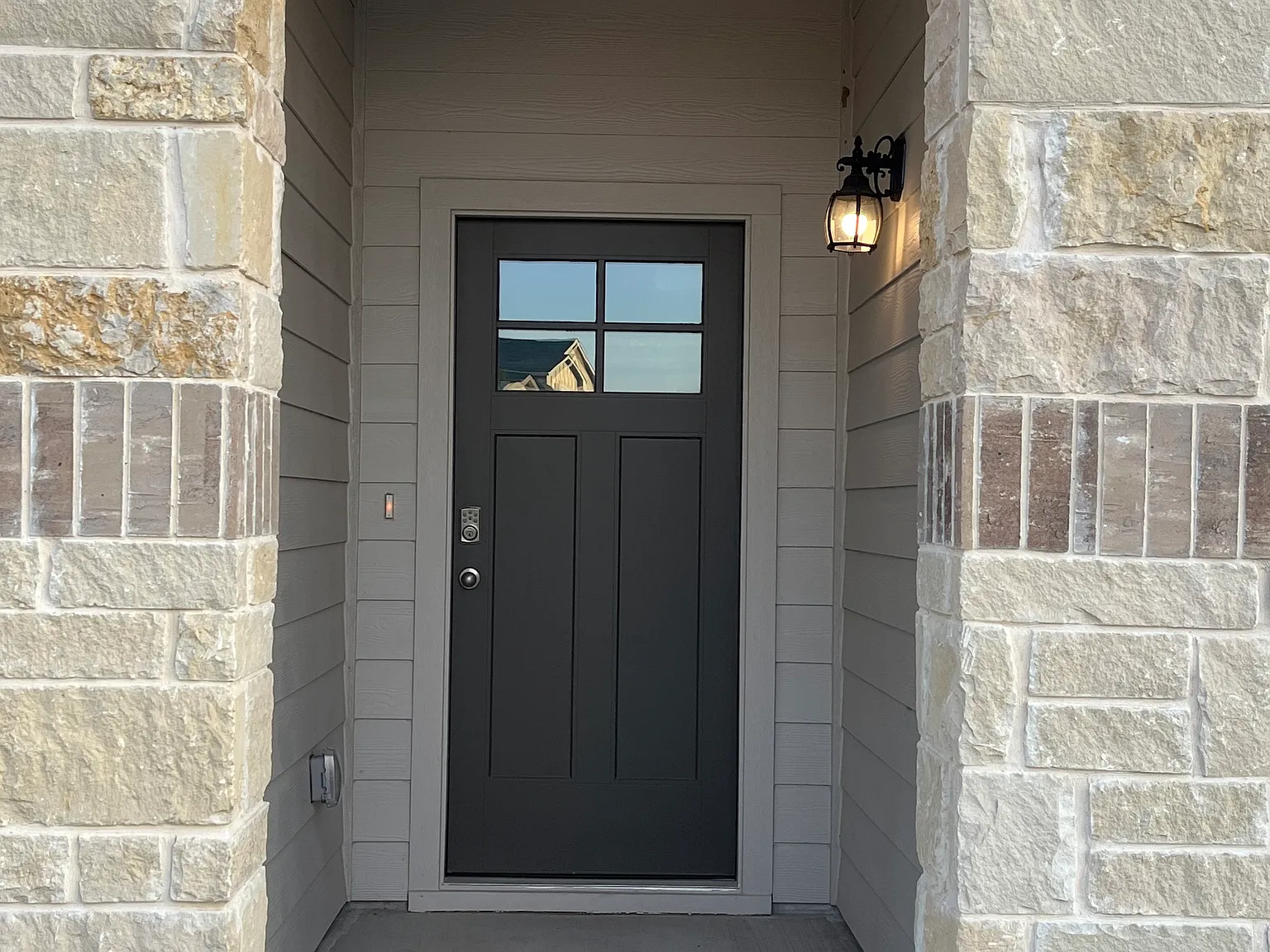 4 bed, 1840 sqft, $1,995 — Photo 3