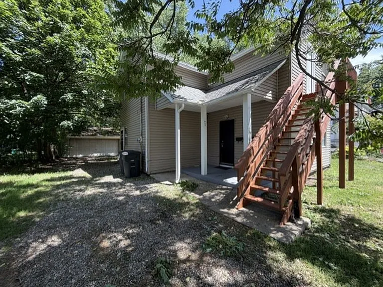 653 Sherman St — Photo 2
