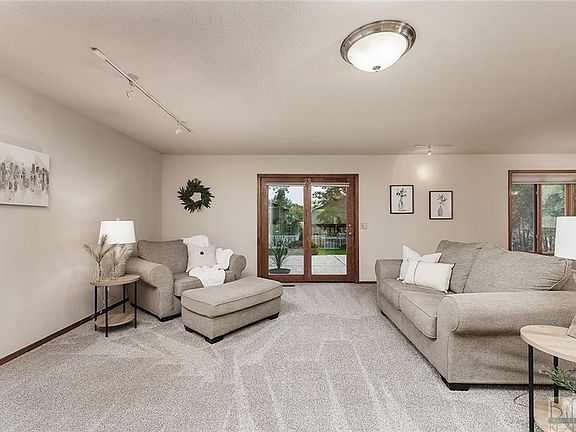 5th image of 2323 Green Valley Dr