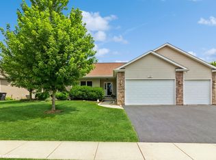 958 Hamilton Dr, Sycamore, IL 60178