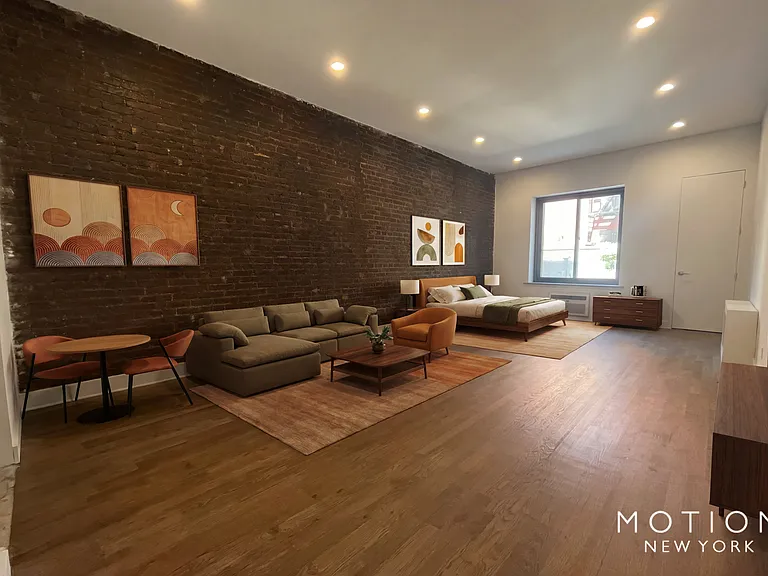 425 E 80th St #2D — Photo 1