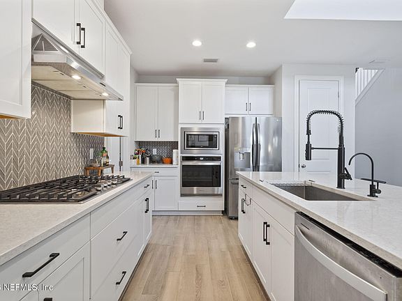5th image of 11423 NEWTONIAN Boulevard