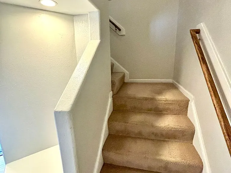 2307 Charing Cross Rd — Photo 12