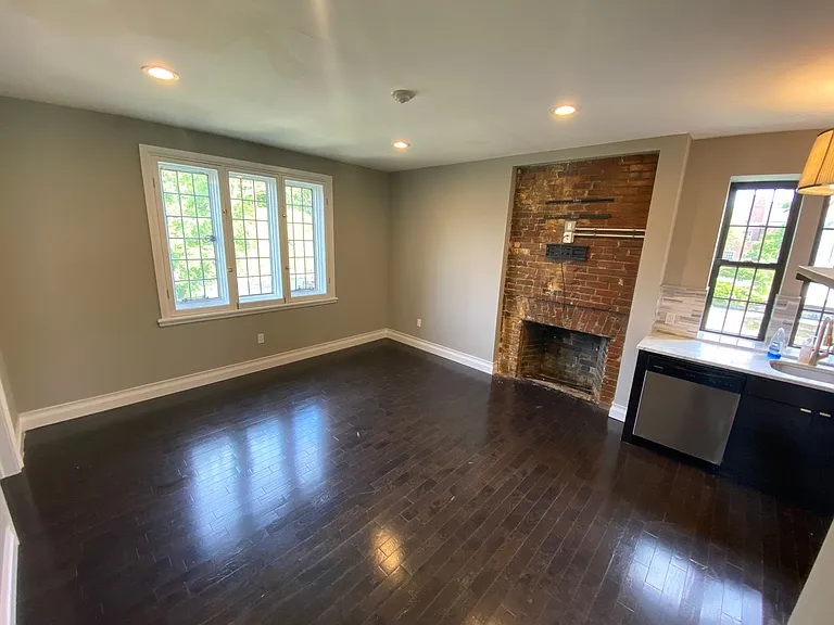 315 Whitney Ave — Photo 10