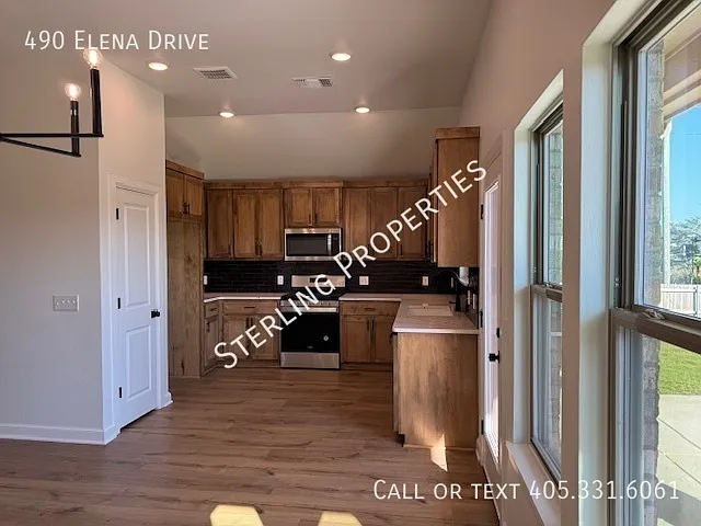 490 Elena Dr — Photo 10