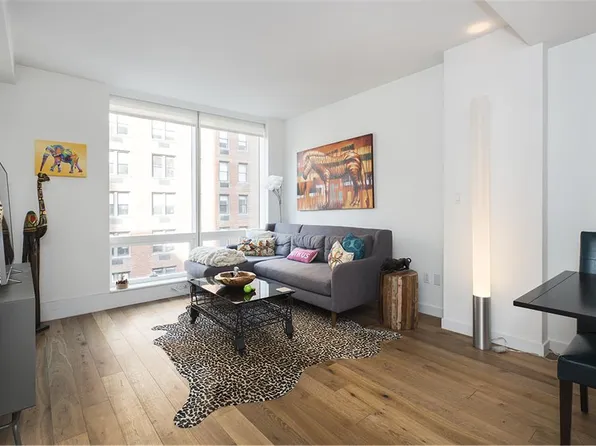 325 Lexington Avenue image 1 of 6