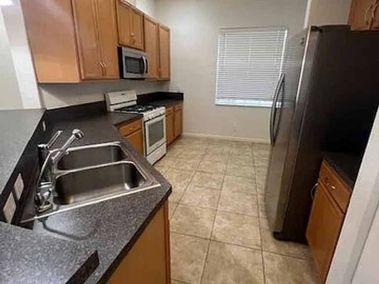 130 Newberry Ln — Photo 2
