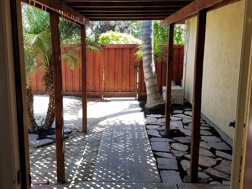 1st image of 563 Yosemite Dr