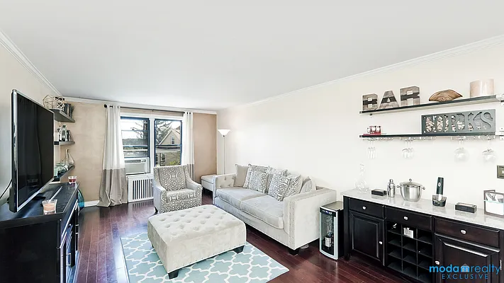 Sold by Moda Realty | media 15