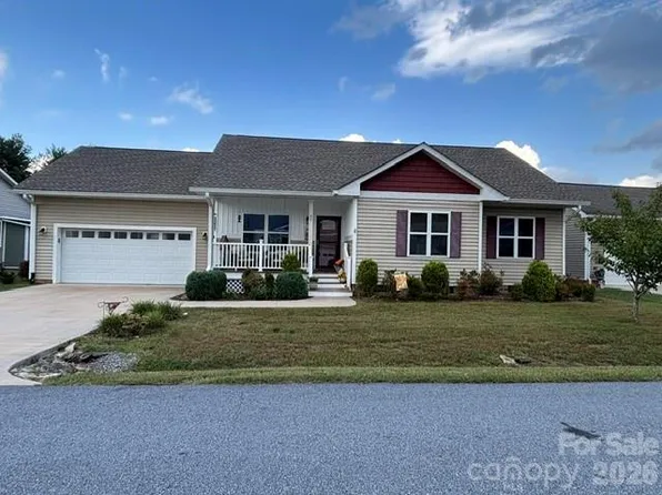 27 Day Lilly Ct, Hendersonville, NC 28739
