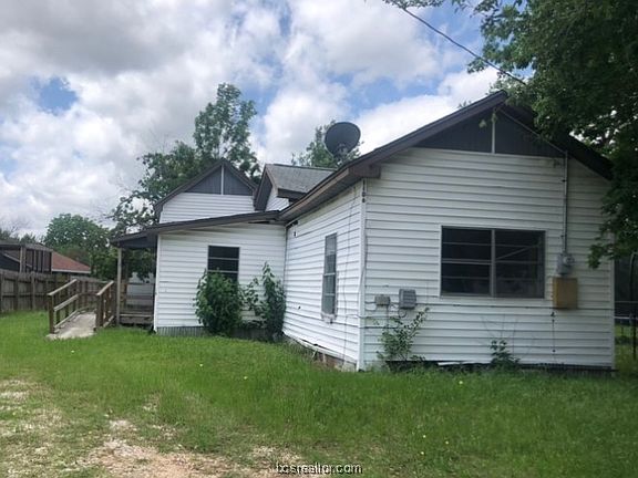 3rd image of 1106 Carolina St