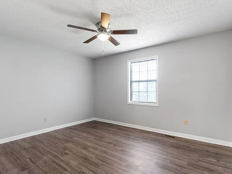 121 Stephanie Dr — Photo 20