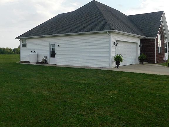 4th image of 437 Sierra Cir