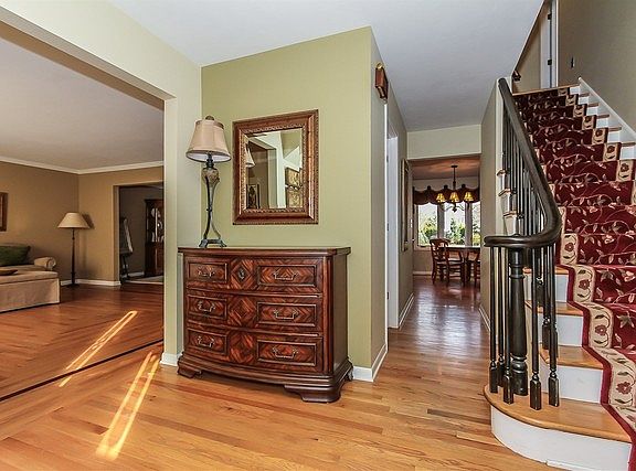 3rd image of 143 Williamsburg Dr