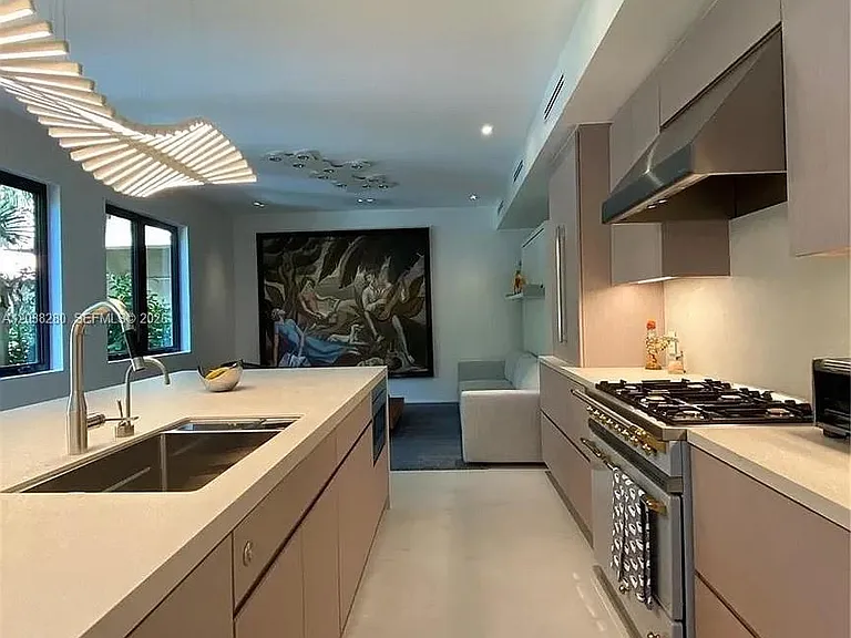 455 Amalfi Ave — Photo 9