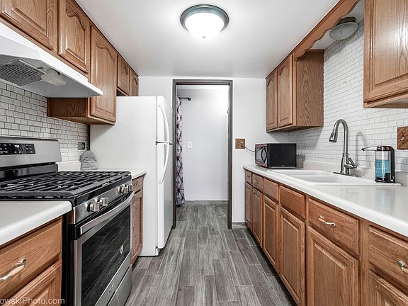 3rd image of 915 Graceland Ave APT 1C