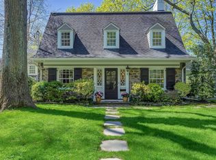 1 Amherst Rd, Port Washington, NY 11050