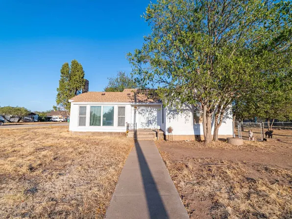 318 N 3rd St, Crowell, TX 79227