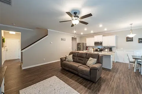 819 Ash St — Photo 5