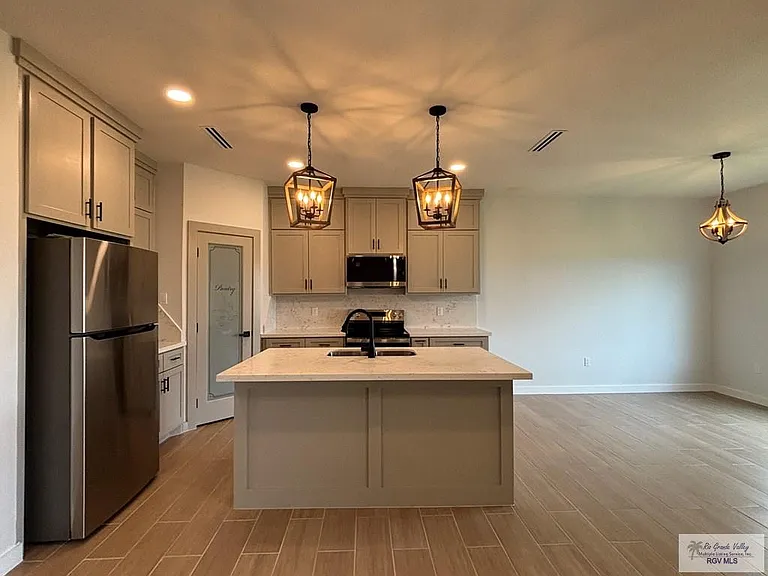 3002 Eliseo Villarreal Ave — Photo 4