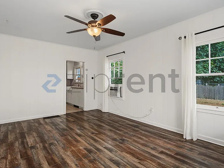 8057 SE Yamhill St — Photo 5
