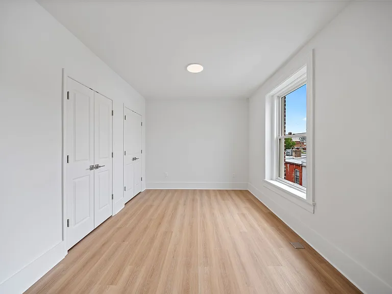 411 2nd St SE — Photo 9