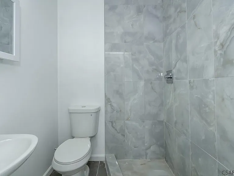 215 Franklin St #202 — Photo 6