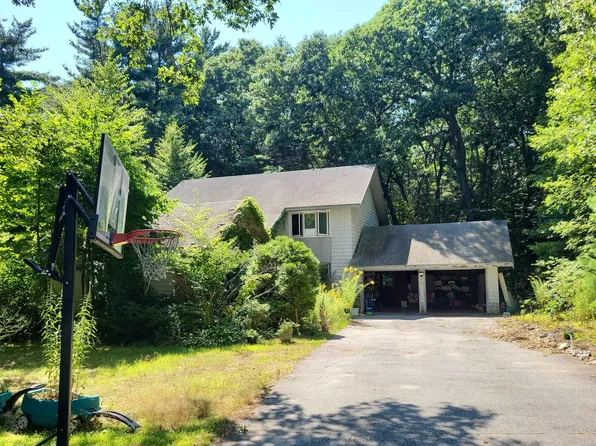 44 Sweetbriar Ln, Hampton, NH 03842
